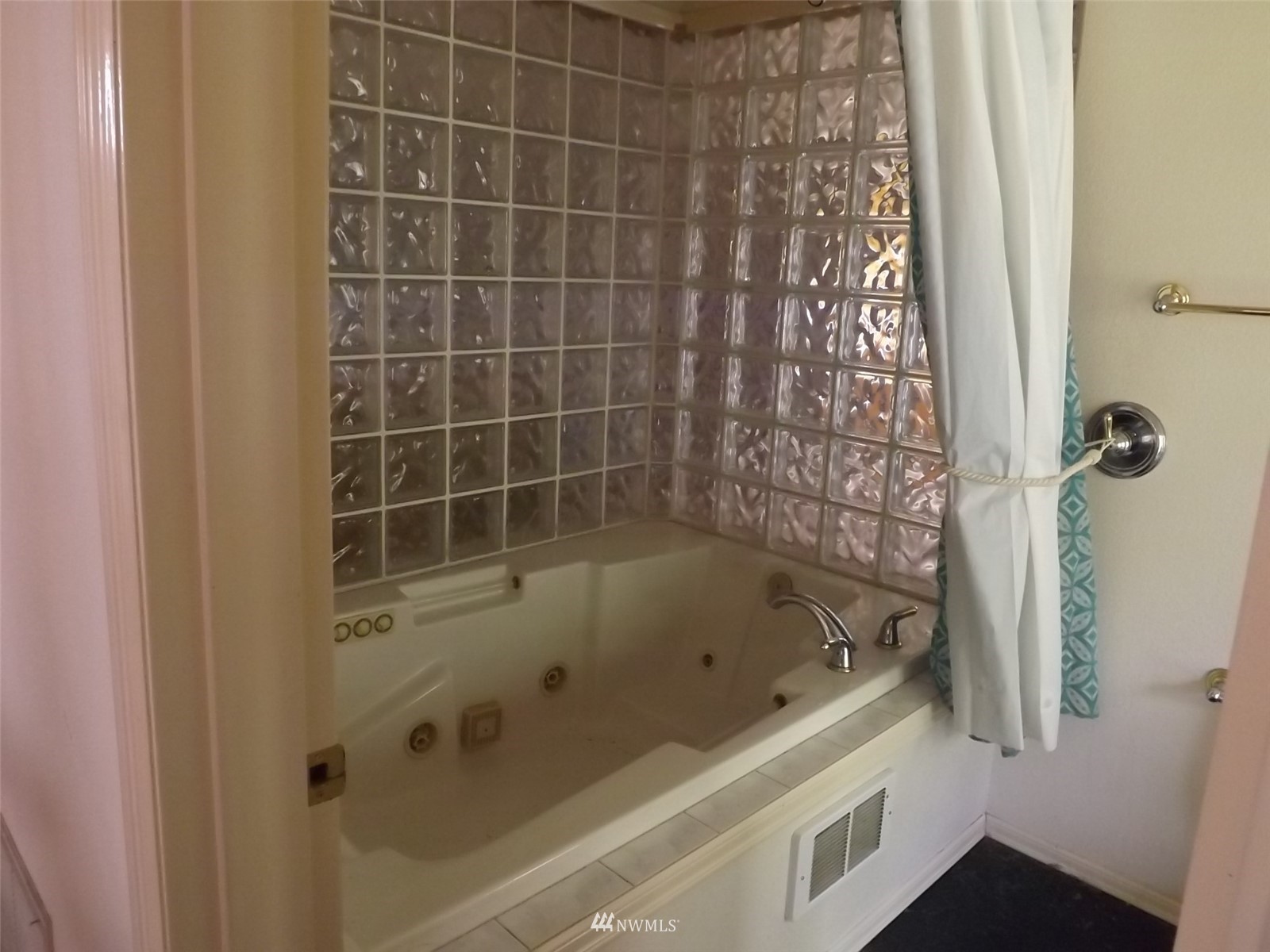 372 Olson Road Sequim, WA 98382 - Photo 12 of 22 a bathroom with a bathtub and shower