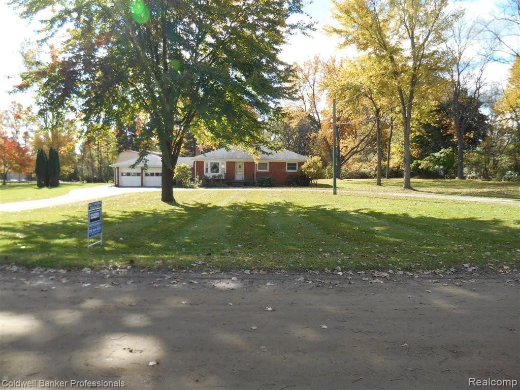 1114 Bloomer Road Rochester, MI 48307 - Photo 1 of 26 Front of home