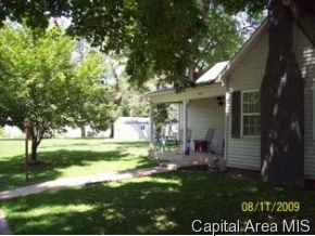301 West Madison Street Athens, IL 62613 - Photo 2 of 12 Gallery Image 2