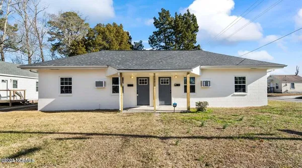 $1,050 | 300 Richlands Avenue, Unit 1, Jacksonville, NC 28540