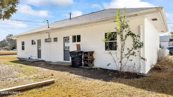 $1,050 | 300 Richlands Avenue, Unit 1, Jacksonville, NC 28540