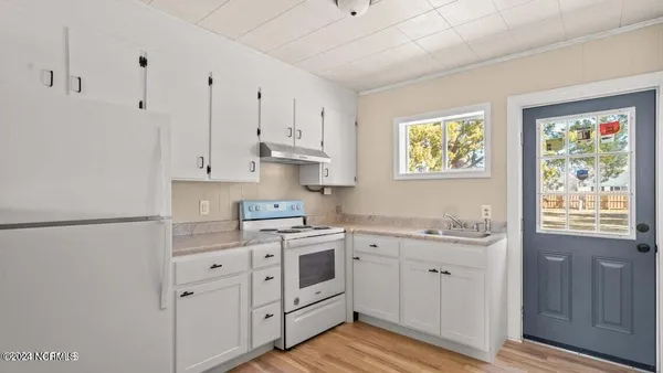 $1,050 | 300 Richlands Avenue, Unit 1, Jacksonville, NC 28540