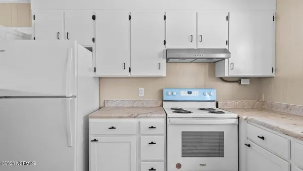 $1,050 | 300 Richlands Avenue, Unit 1, Jacksonville, NC 28540