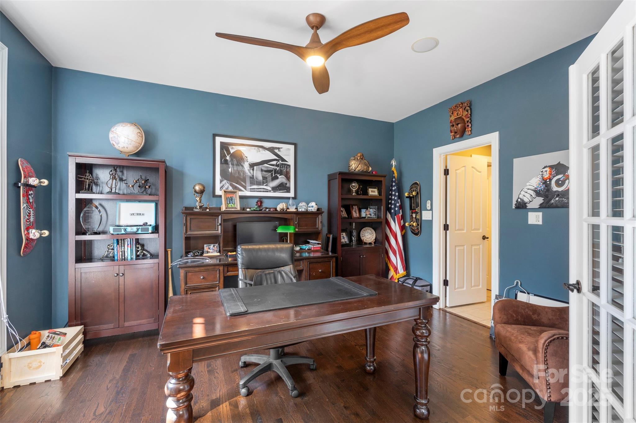 6006 Casswell Circle Matthews, NC 28104 - Photo 15 of 47 a living room with furniture and a bookshelf