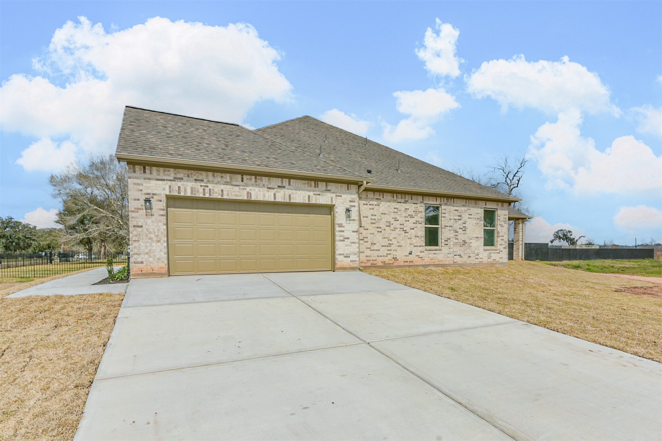 749 Wagon Wheel Trail Angleton, TX 77515 - Photo 3 of 21