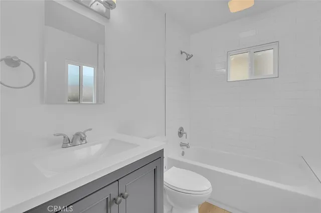 $2,700 | 5125 East Ocean Boulevard, Unit B, Long Beach, CA 90803