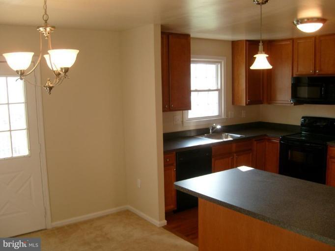3333 Swann Road Suitland, MD 20746 - Photo 25 of 30 Kitchen/Family Room