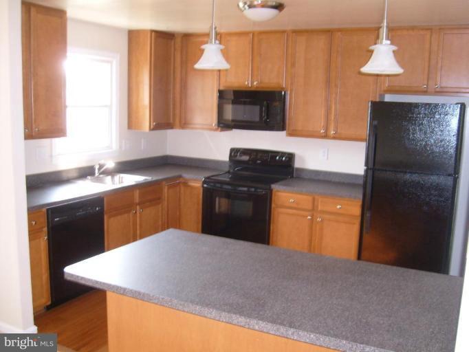 3333 Swann Road Suitland, MD 20746 - Photo 26 of 30 Kitchen/Living Room