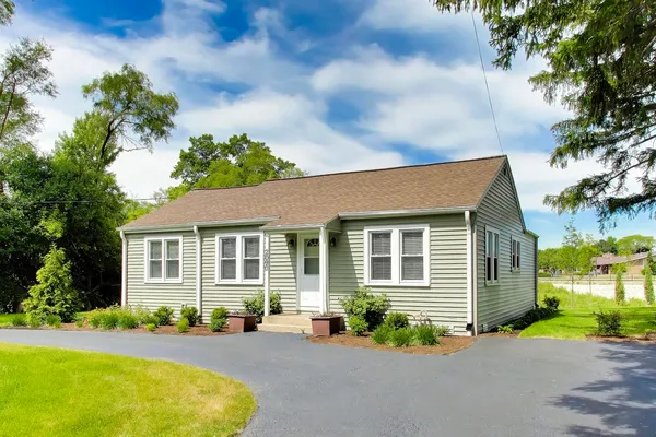 $475,000 | 2090 Greenview Road, Northbrook, IL 60062