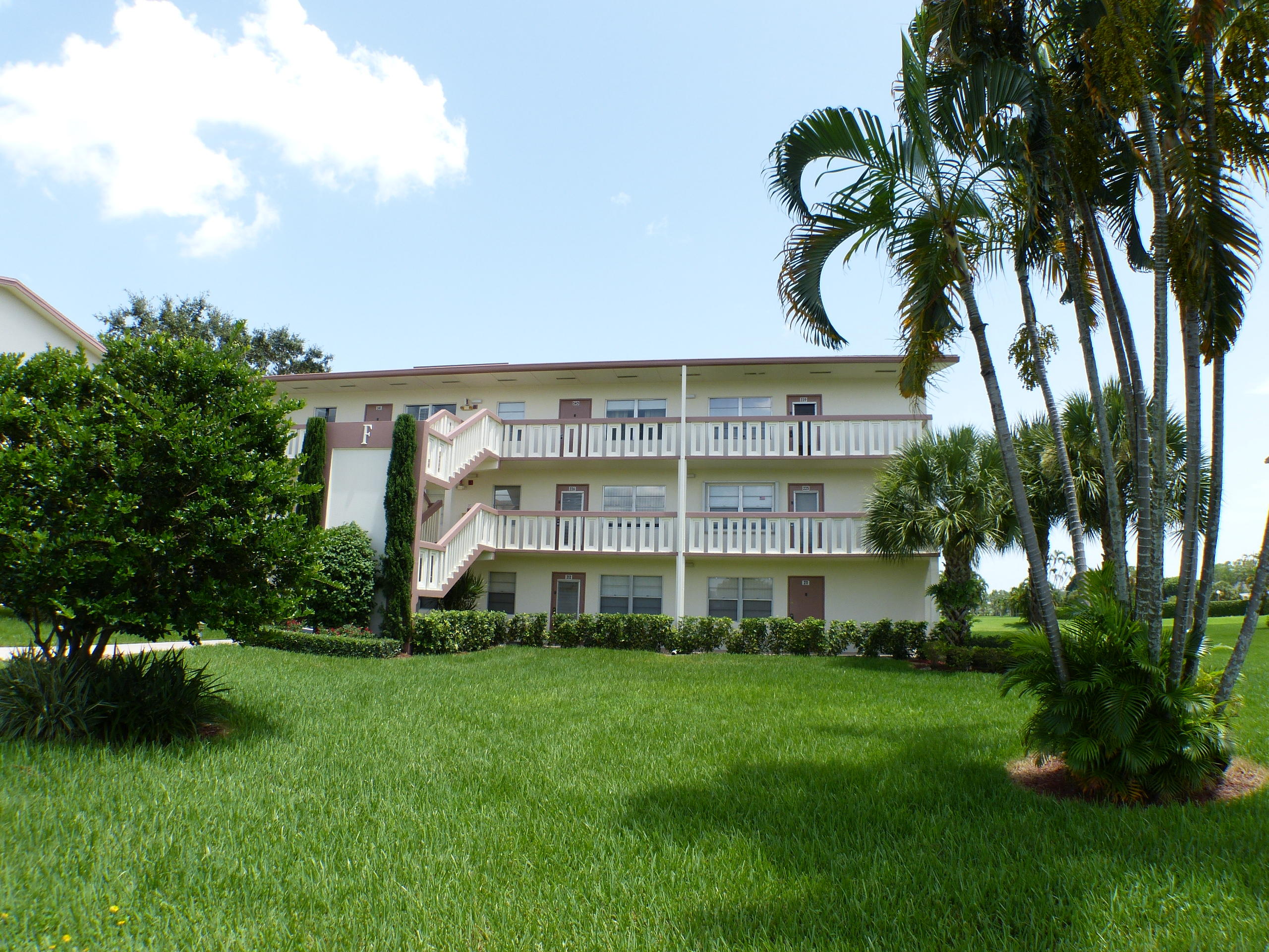 239 Preston F Boca Raton, FL 33434 - Photo 1 of 17 Exterior