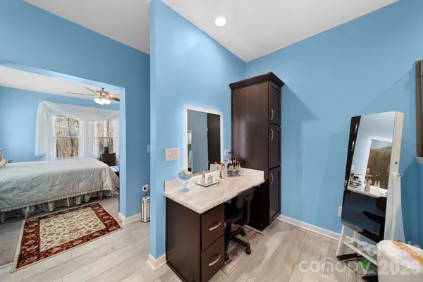 a en suite bathroom with sink and a mirror