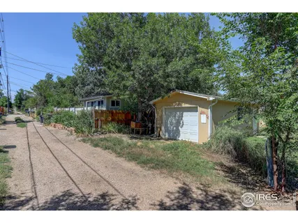 a view of outdoor space yard and patio
