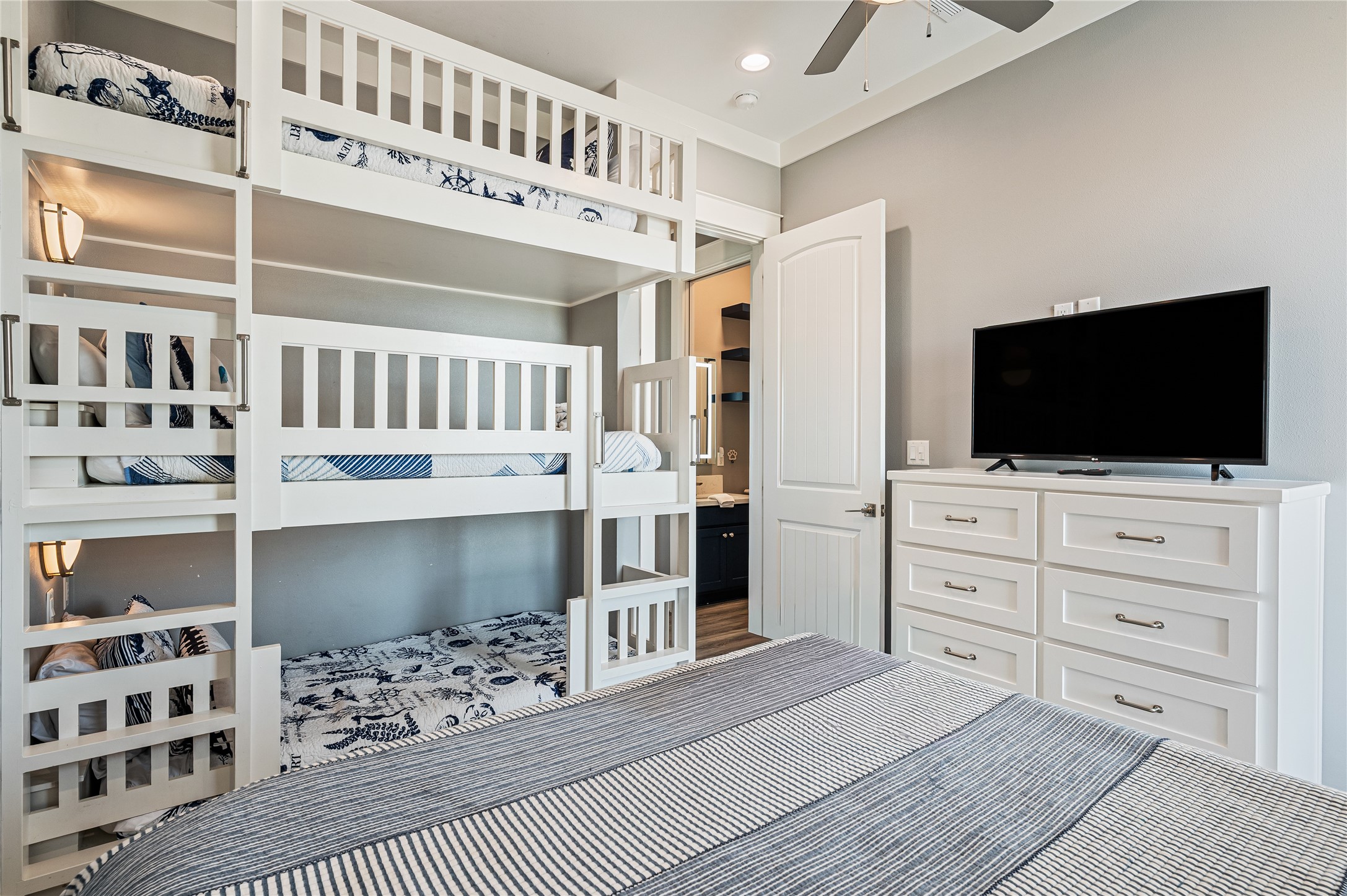 2576 Whitecap Crystal Beach, TX 77650 - Photo 34 of 49 a view of living room with furniture and flat screen tv