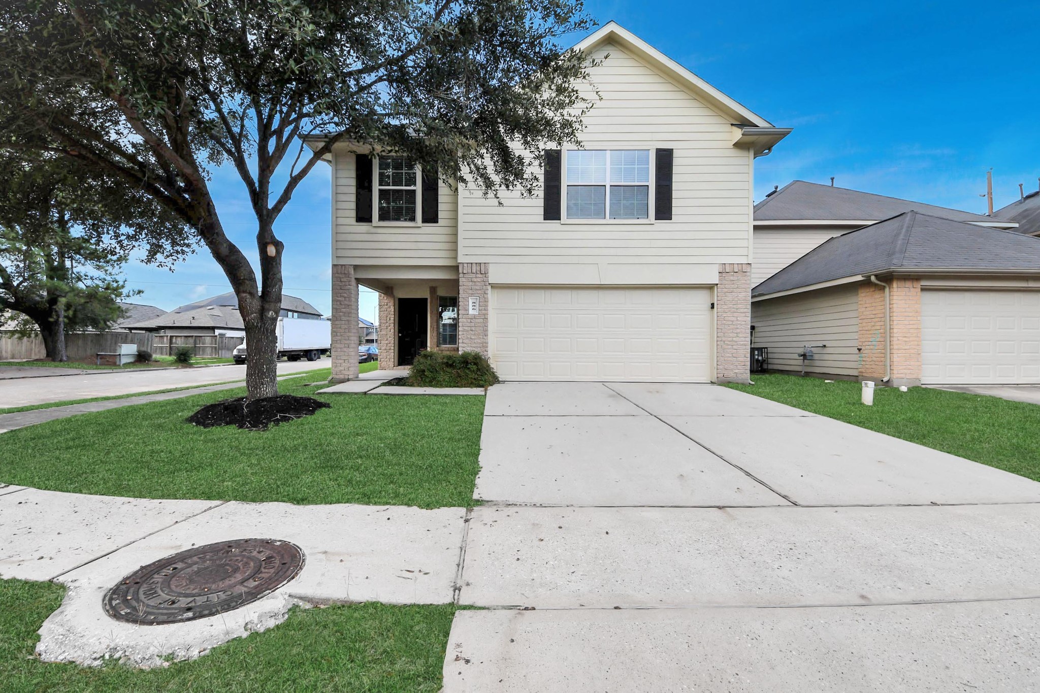 886 Darbydale Crossing Lane Houston, TX 77090 - Photo 2 of 41 a front view of house with yard and green space