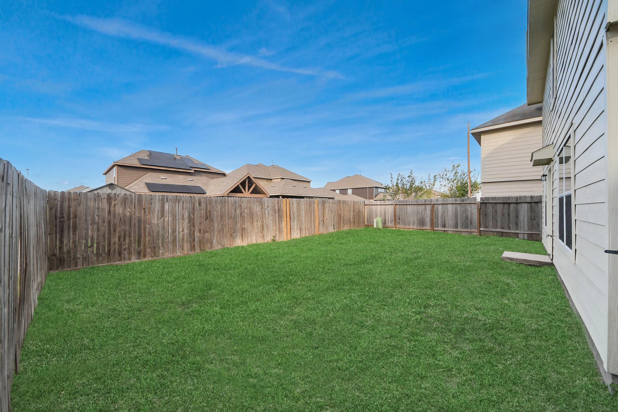 886 Darbydale Crossing Lane Houston, TX 77090 - Photo 36 of 41 a view of a backyard with a garden