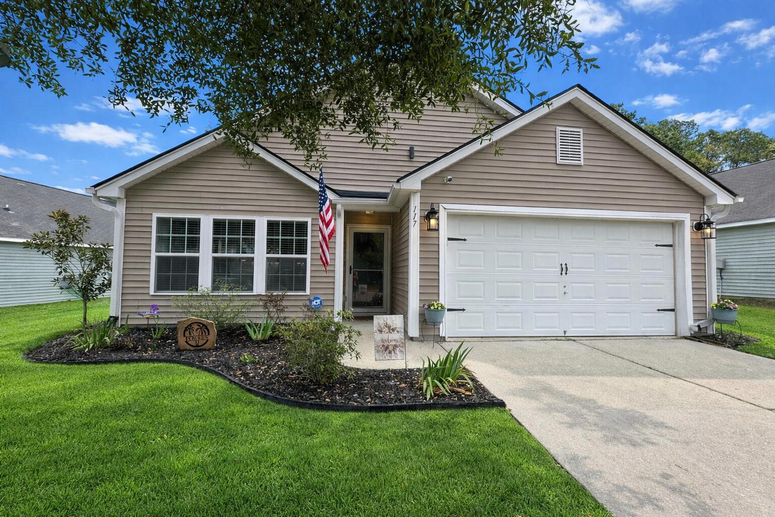 117 Malibu Road Summerville, SC 29483 - Photo 2 of 65 B5779E3F-8DDF-4FAD-8BDE-005A19990E1F