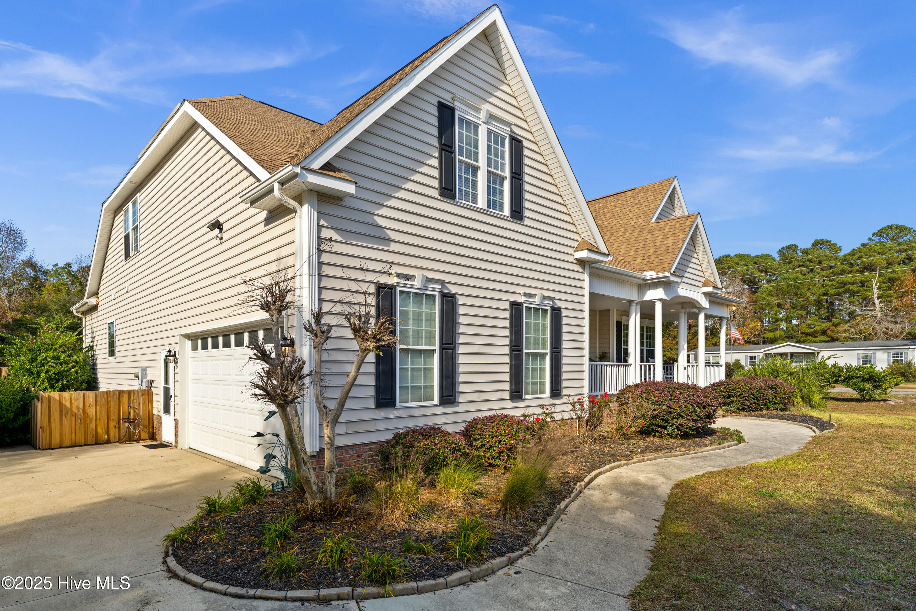 100 Lindy Court Hampstead, NC 28443 - Photo 2 of 55 left side