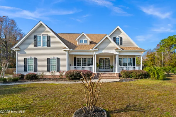 $575,000 | 100 Lindy Court, Hampstead, NC 28443