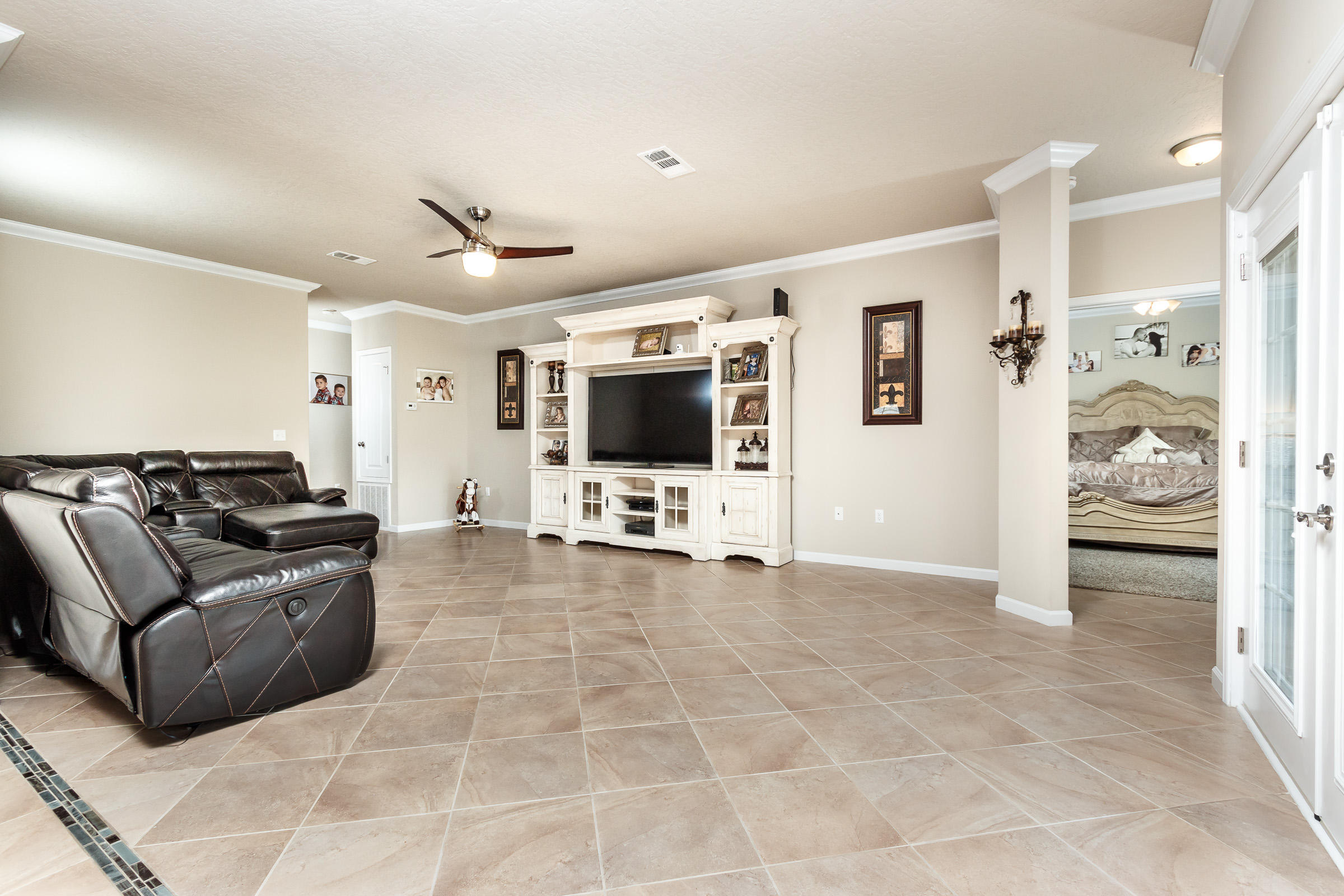 4600 Hermosa Road Crestview, FL 32539 - Photo 12 of 40 a living room with furniture and a flat screen tv