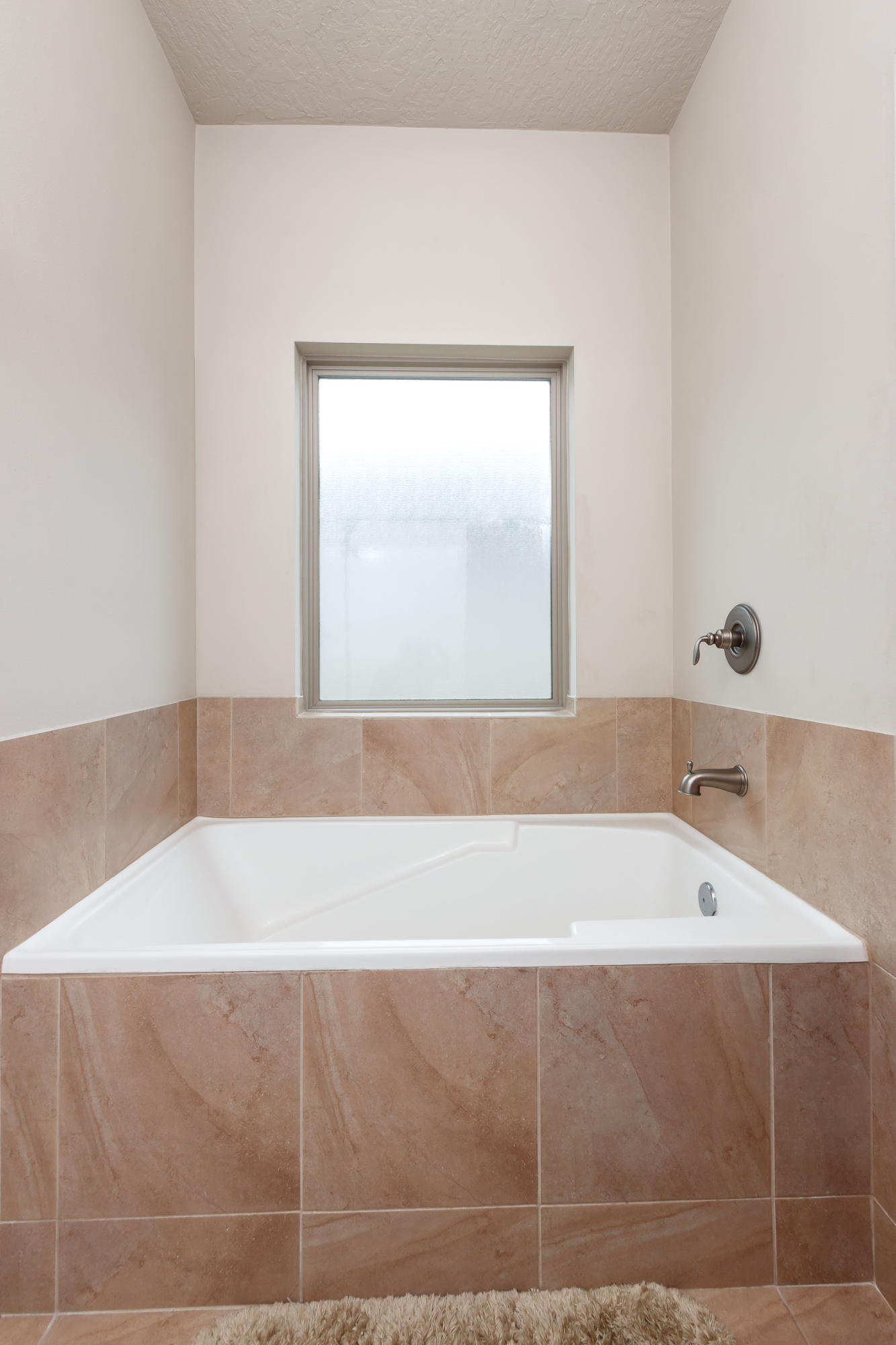 4600 Hermosa Road Crestview, FL 32539 - Photo 18 of 40 a bathroom with a bathtub and a shower