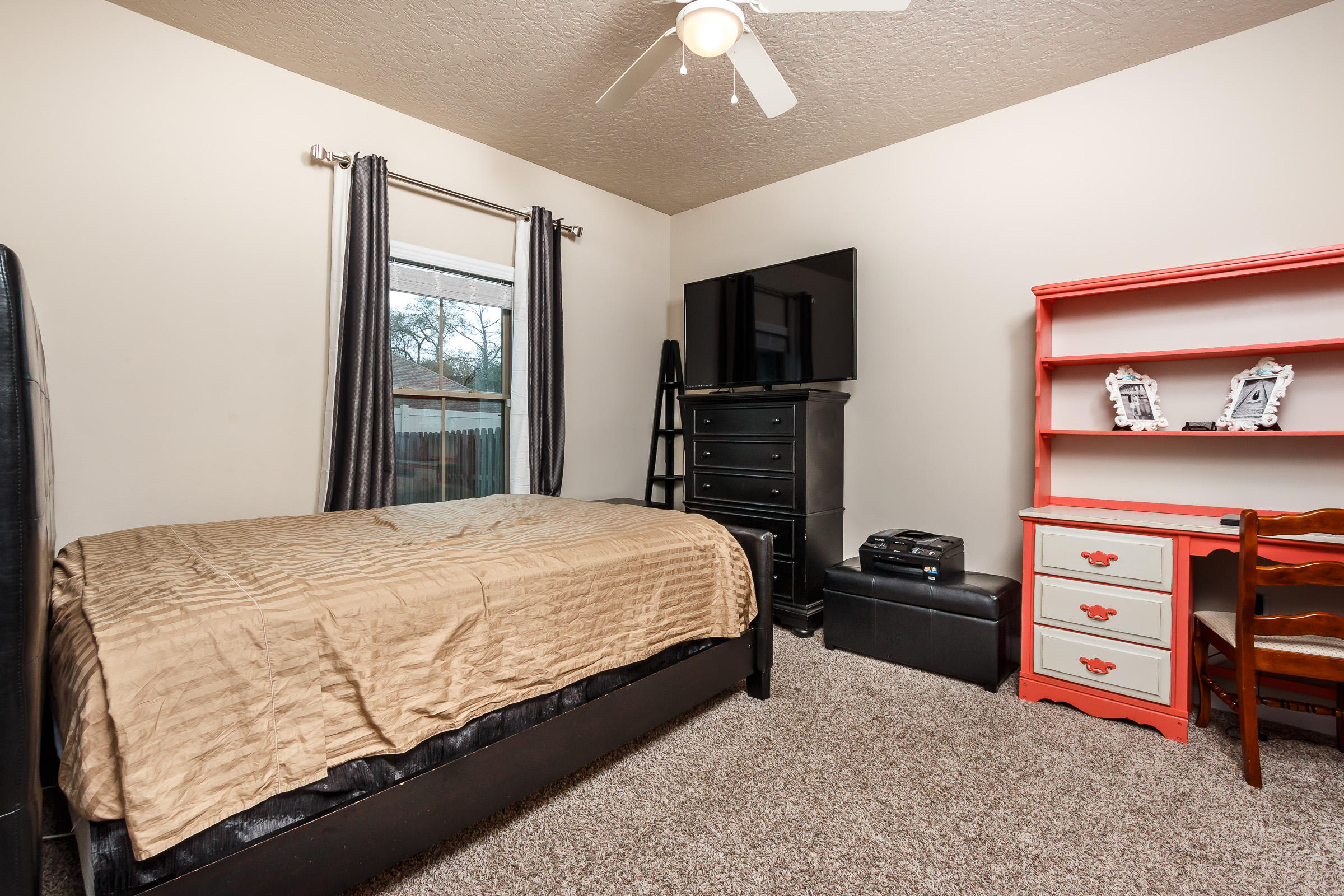 4600 Hermosa Road Crestview, FL 32539 - Photo 20 of 40 a bedroom with a bed and a television