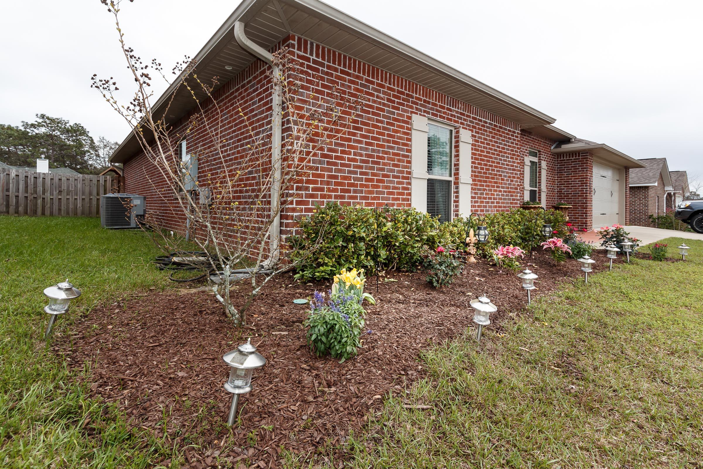 4600 Hermosa Road Crestview, FL 32539 - Photo 33 of 40 a front view of a house with garden
