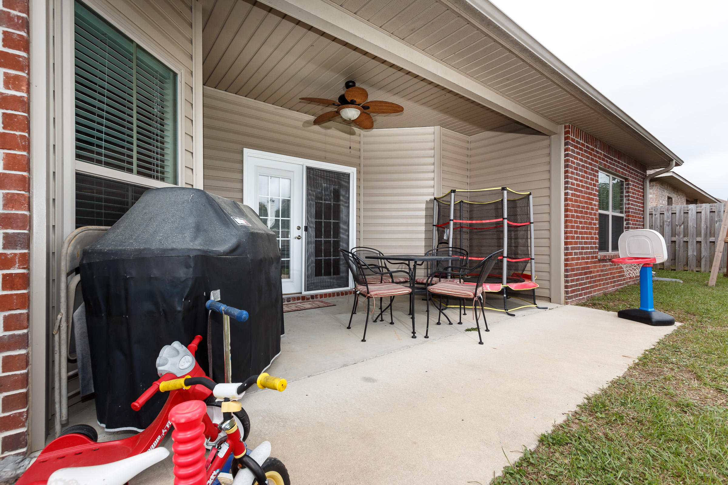 4600 Hermosa Road Crestview, FL 32539 - Photo 35 of 40 a backyard of a house with yard table and chairs
