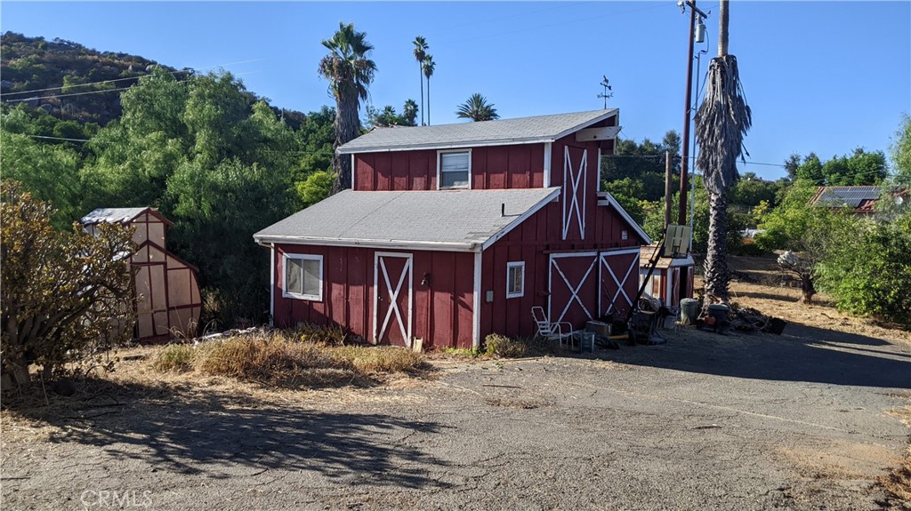 29348 Mactan Road Valley Center, CA 92082 - Photo 3 of 4 Garage