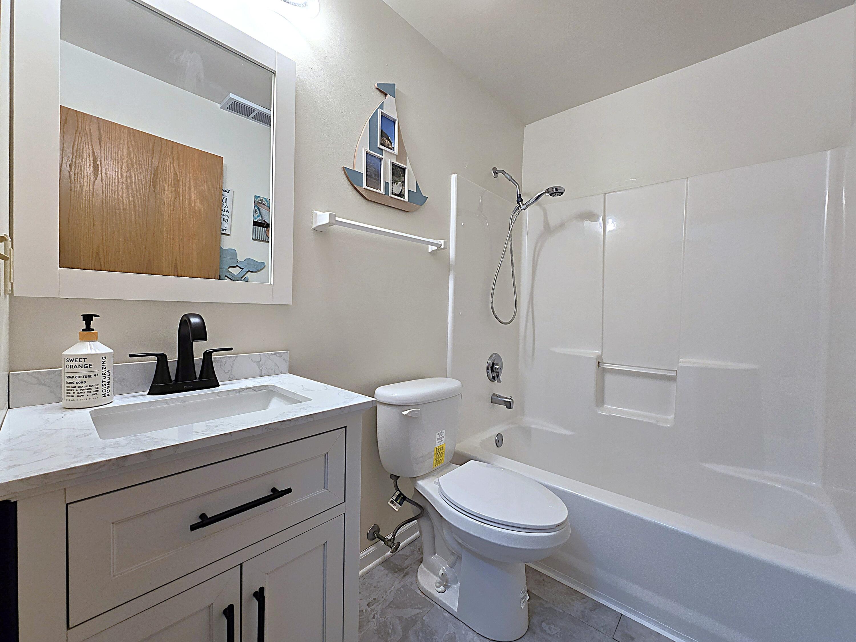 9201 West County Line Road Milwaukee, WI 53224 - Photo 37 of 54 Full Bath