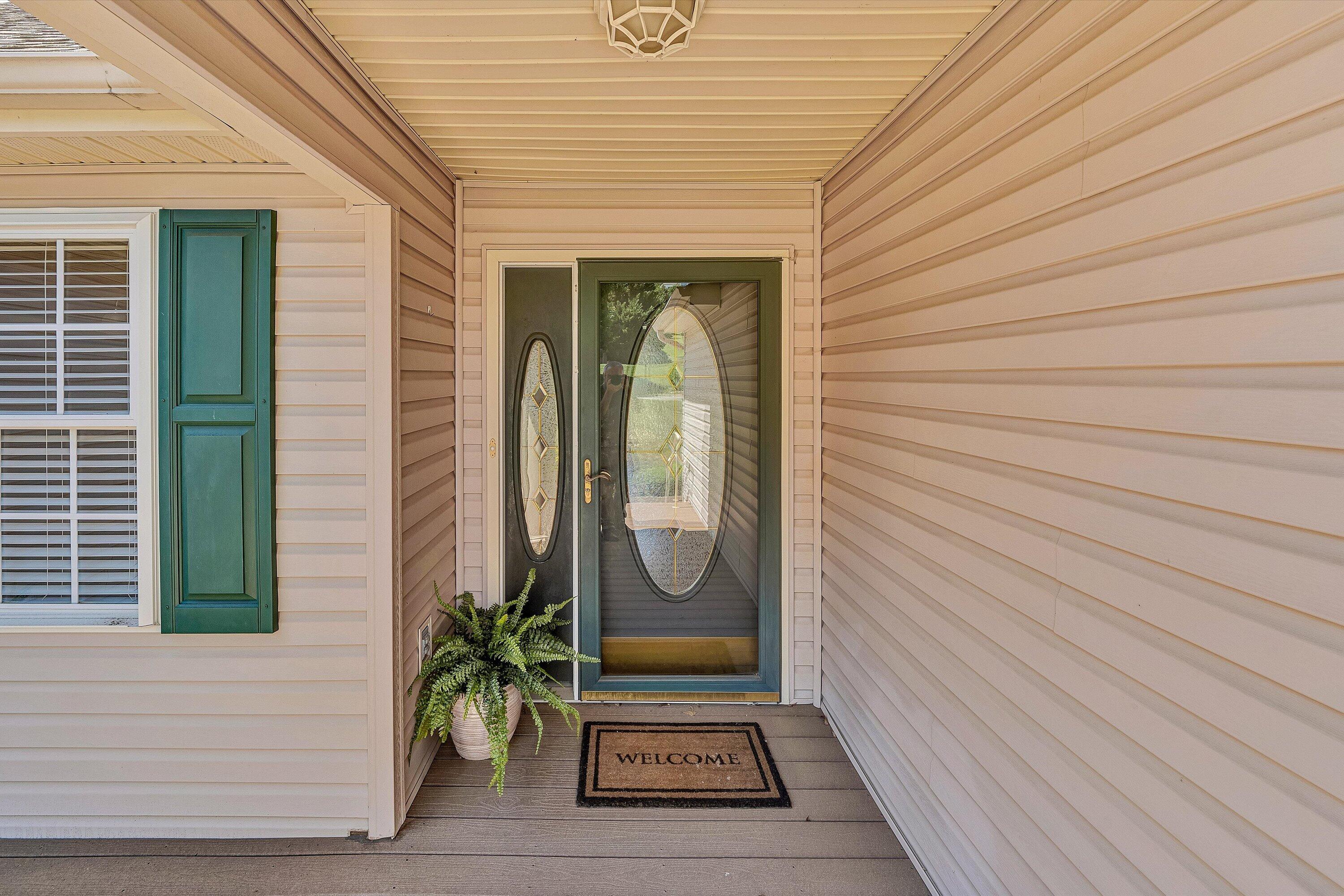 3516 Pinnacle Ridge Road Northeast Roanoke, VA 24012 - Photo 5 of 39 a front view of a house with garden