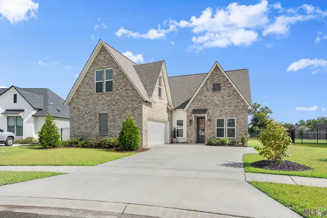 $2,600 | 39262 Bridge Path Lane, Gonzales, LA 70737