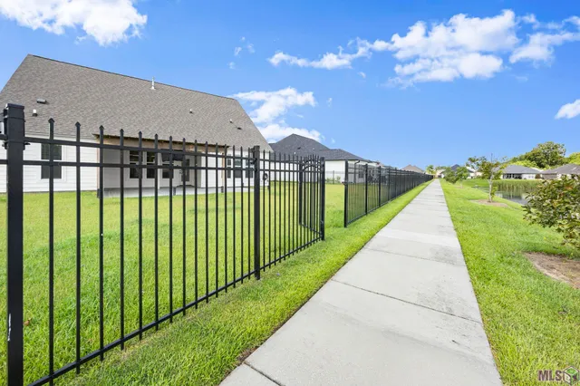 $2,600 | 39262 Bridge Path Lane, Gonzales, LA 70737