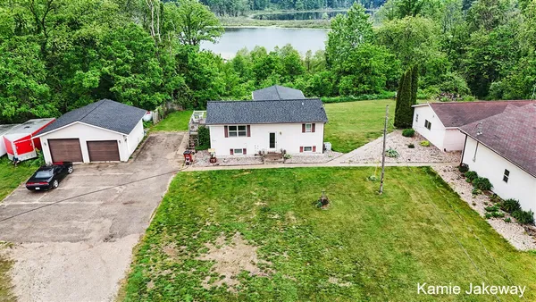 $469,900 | 8395 McArthur Avenue Northeast, Belding, MI 48809