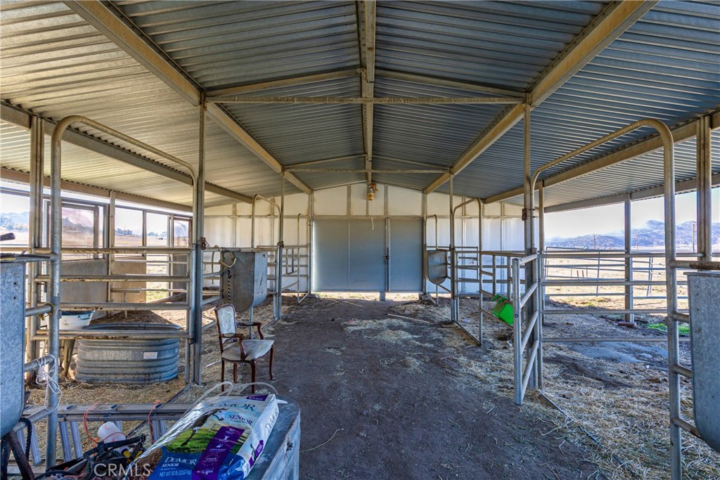 18888 Pellisier Road Tehachapi, CA 93561 - Photo 33 of 43 a view of a chairs and table in the patio