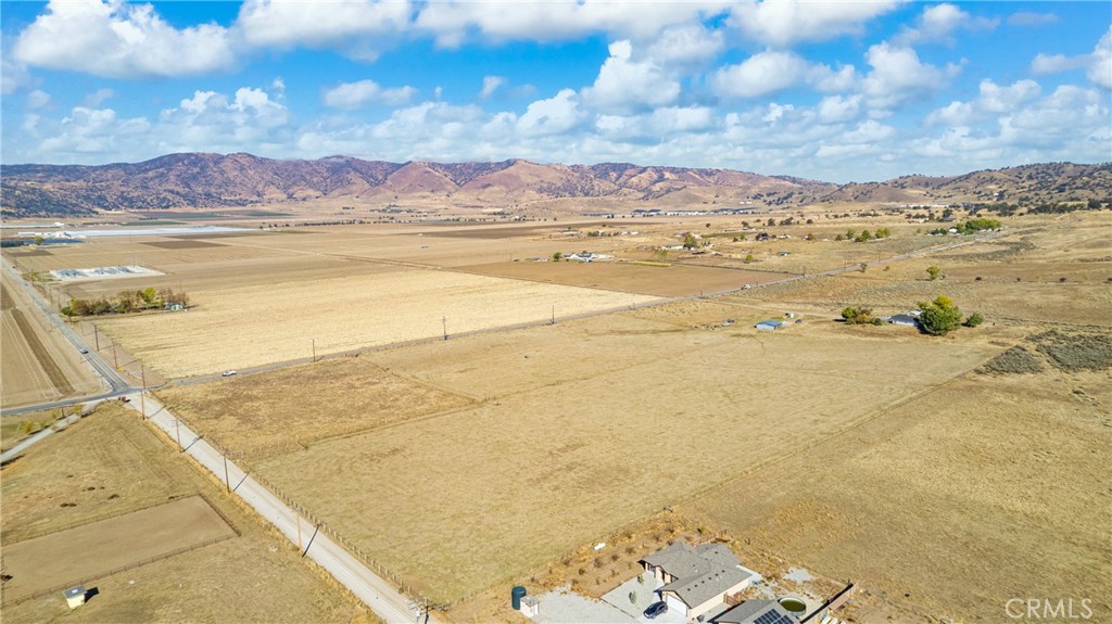 18888 Pellisier Road Tehachapi, CA 93561 - Photo 37 of 43 a view of an ocean and beach