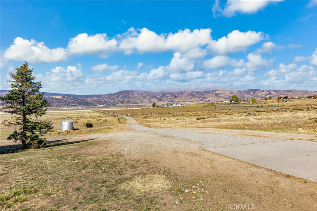 18888 Pellisier Road Tehachapi, CA 93561 - Photo 39 of 43 a view of an ocean and beach
