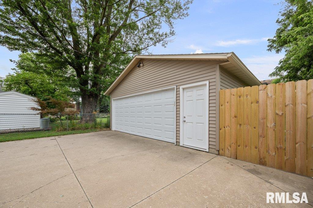 1815 Lincoln Road Bettendorf, IA 52722 - Photo 27 of 27 Gallery Image 27
