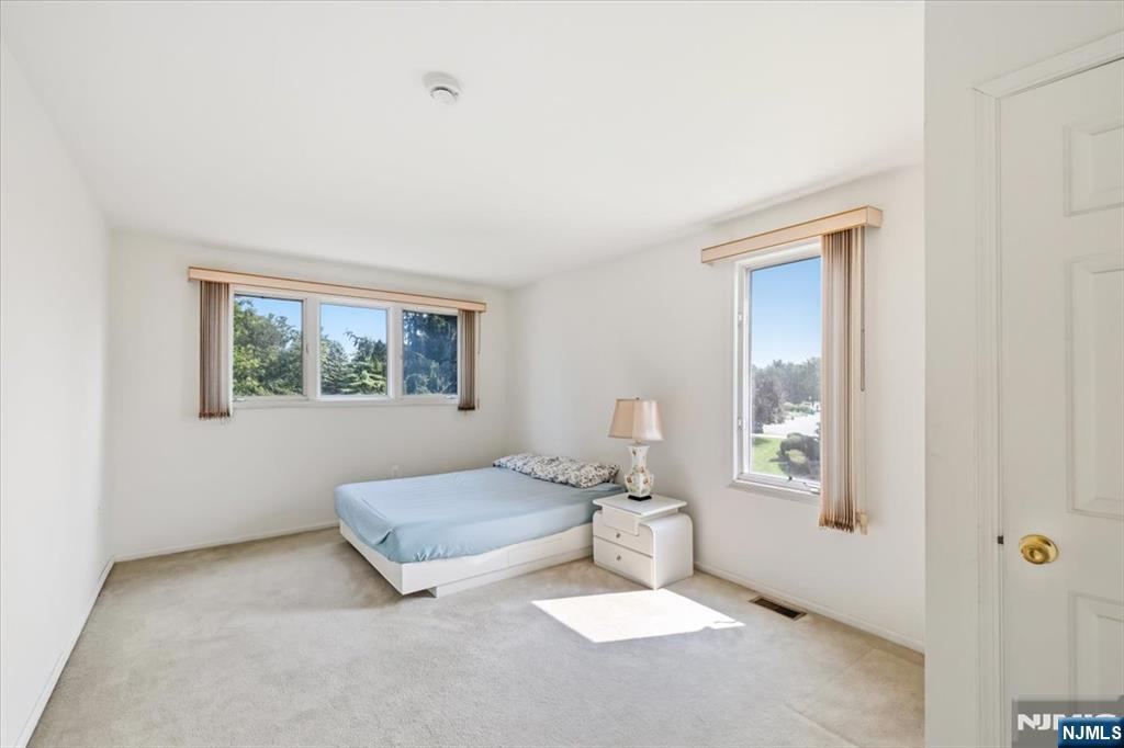 594 Glasmere Road Mahwah, NJ 07430 - Photo 25 of 48 Gallery Image 25
