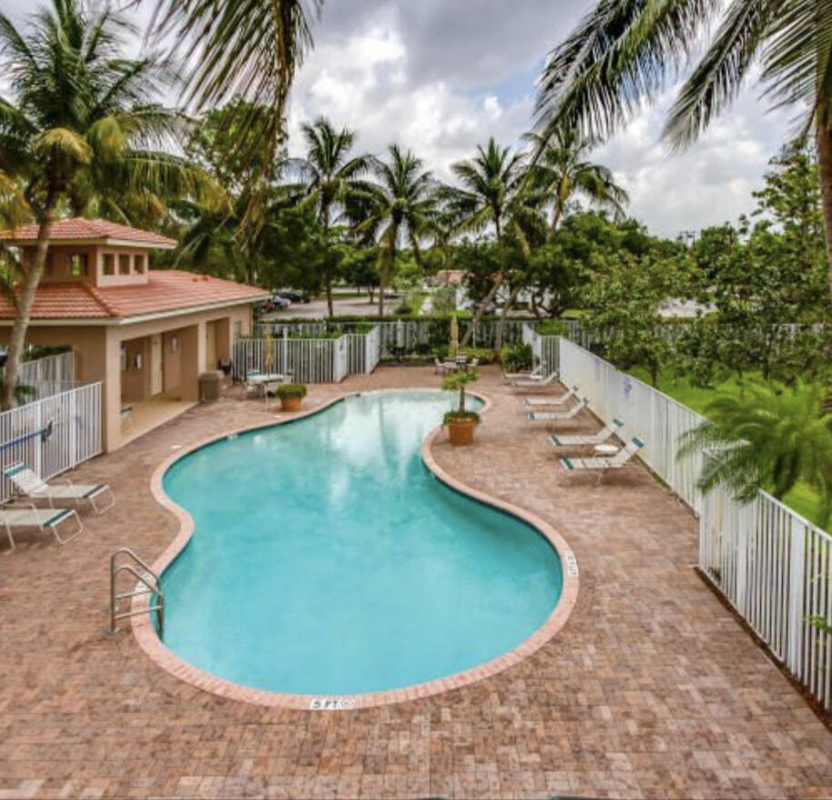 135 Coconut Key Lane Delray Beach, FL 33484 - Photo 4 of 15 1FADD256-A1BA-4D65-AD02-5D85EC563D36