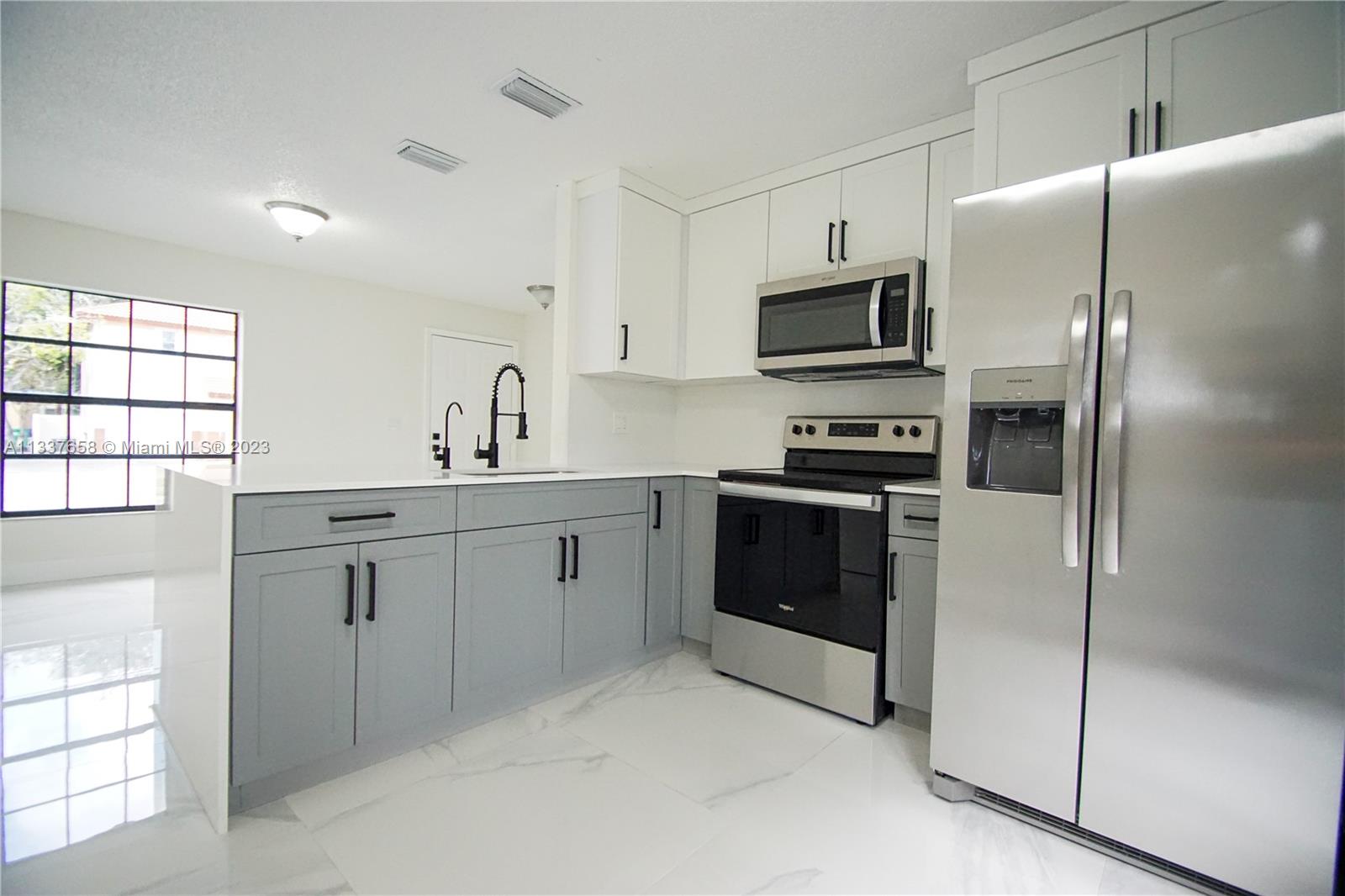 3423 Foxcroft Road Miramar, FL 33025 - Photo 4 of 14 Gallery Image 4