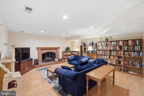 $765,000 | 4908 Woodland Way, Annandale, VA 22003