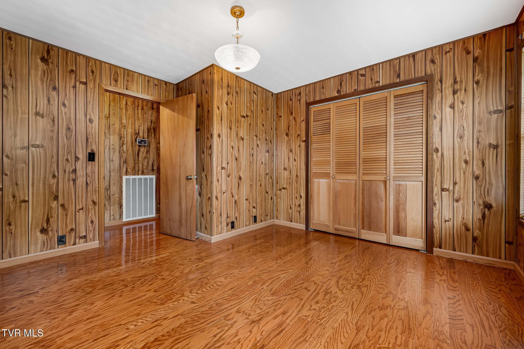 348 Clinch Valley Road Eidson, TN 37731 - Photo 5 of 120 348 Clinch Valley Rd (102 of 116)