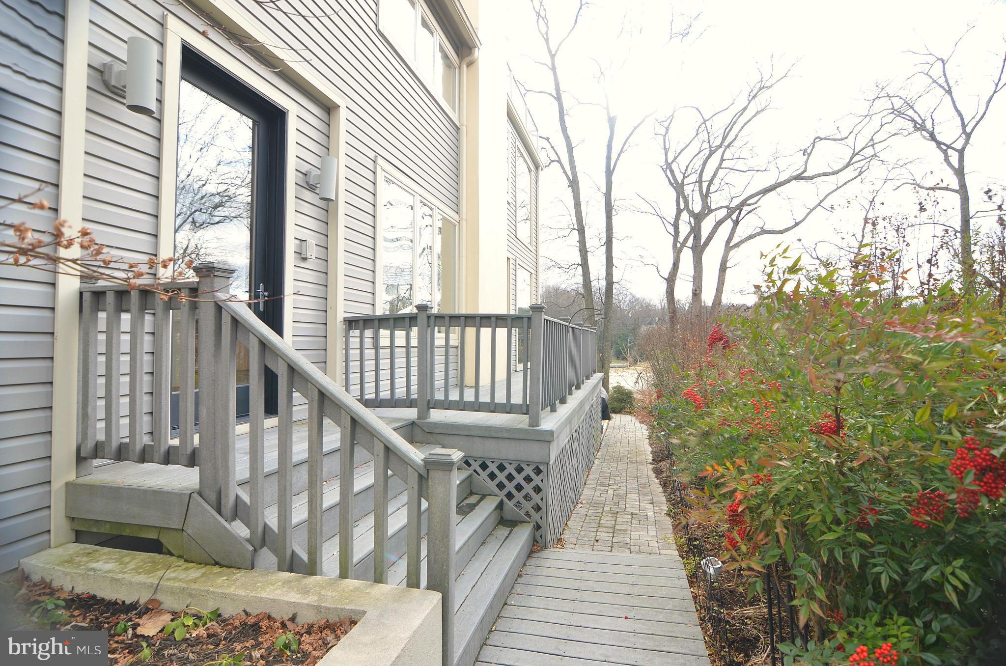 667 Shore Road Severna Park, MD 21146 - Photo 3 of 30 Exterior (Front)
