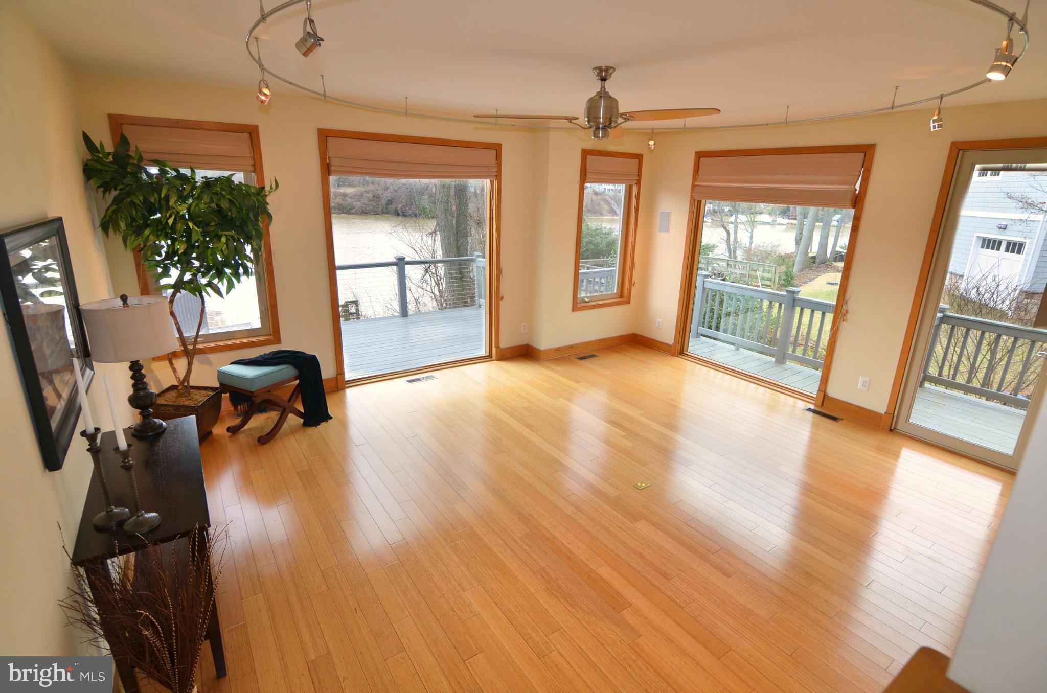 667 Shore Road Severna Park, MD 21146 - Photo 10 of 30 Living Room