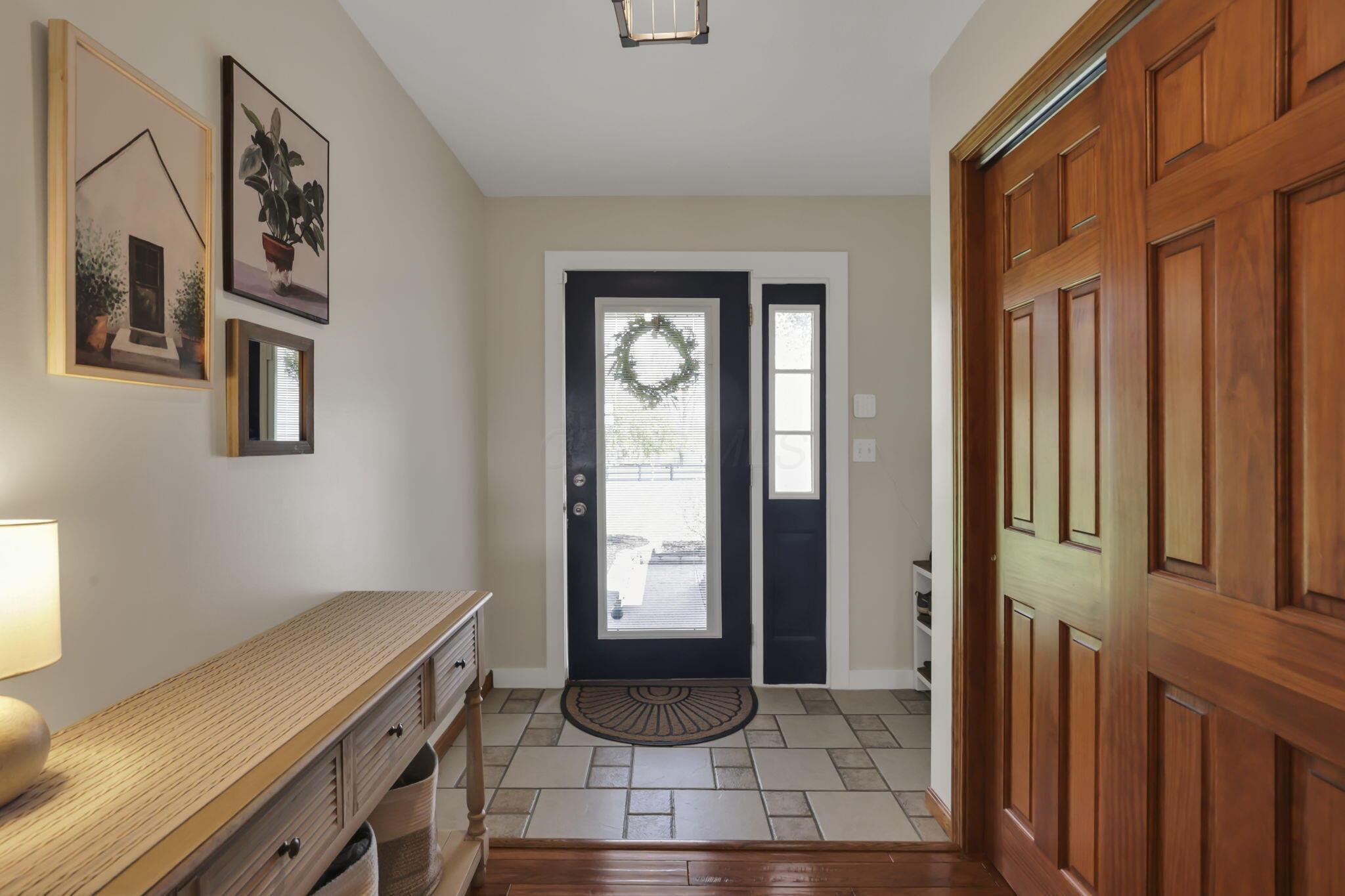 11851 Murlette Road Southwest Stoutsville, OH 43154 - Photo 4 of 44 Entry Way