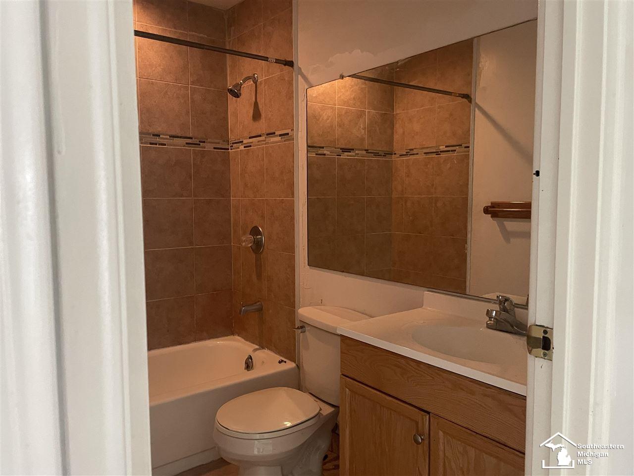 42444 Barchester Road Canton, MI 48187 - Photo 16 of 39