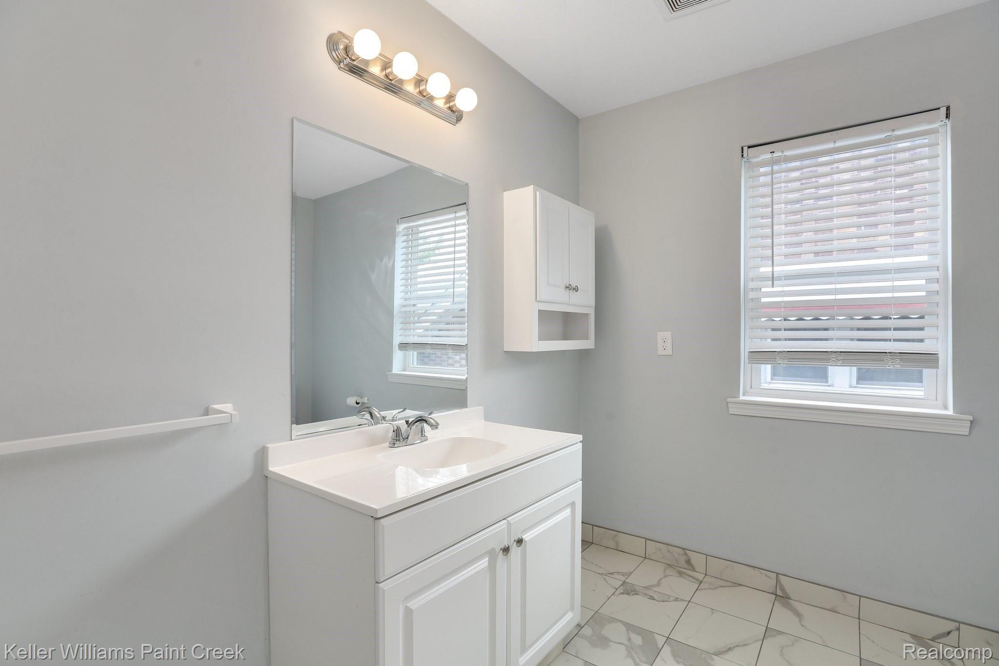 8063 Racine Road Warren, MI 48093 - Photo 12 of 24 9-web-or-mls-8063 Racine Road0004.jpg