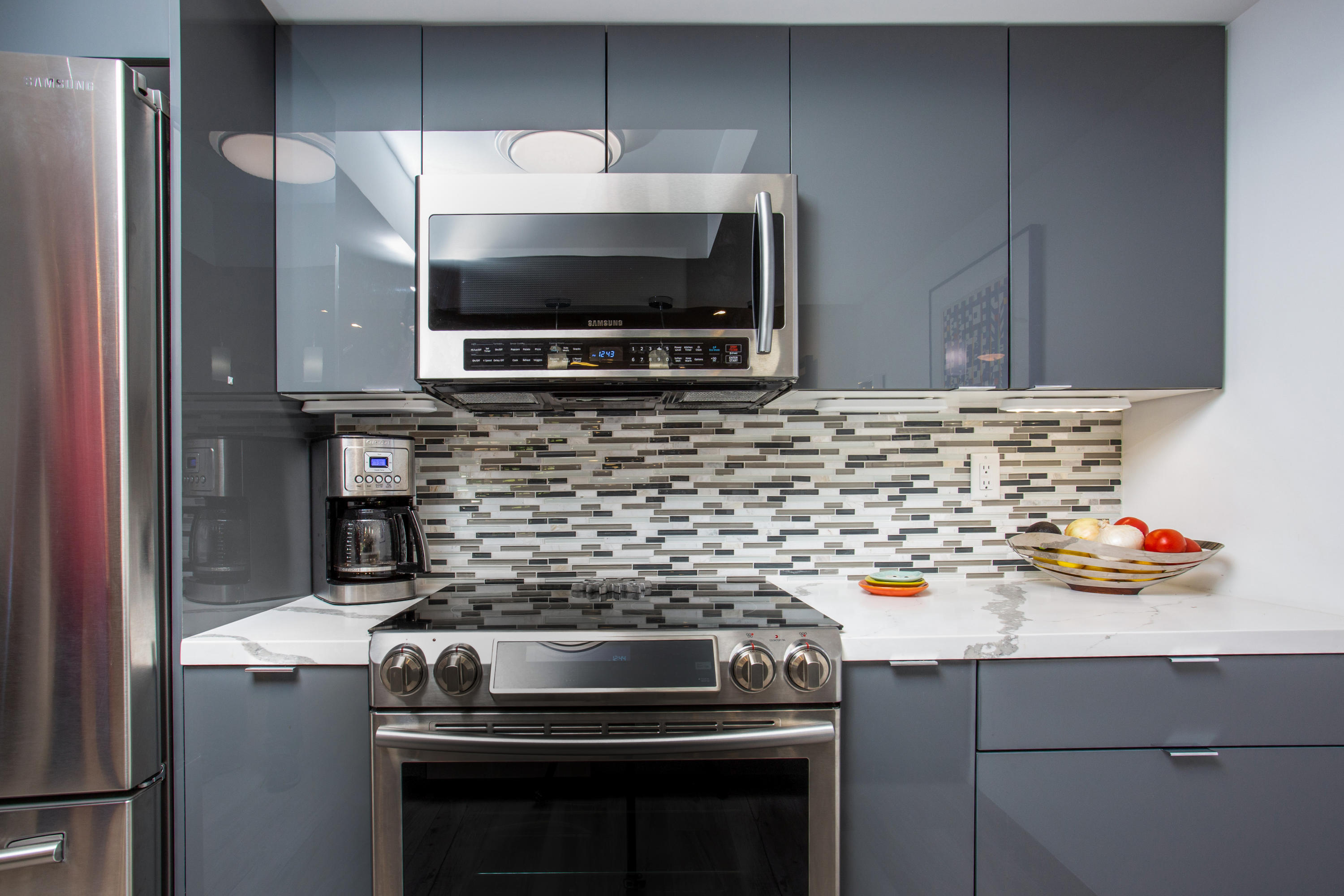 500 East Amado Road, Unit 111 Palm Springs, CA 92262 - Photo 17 of 48 a kitchen with a stove and a microwave