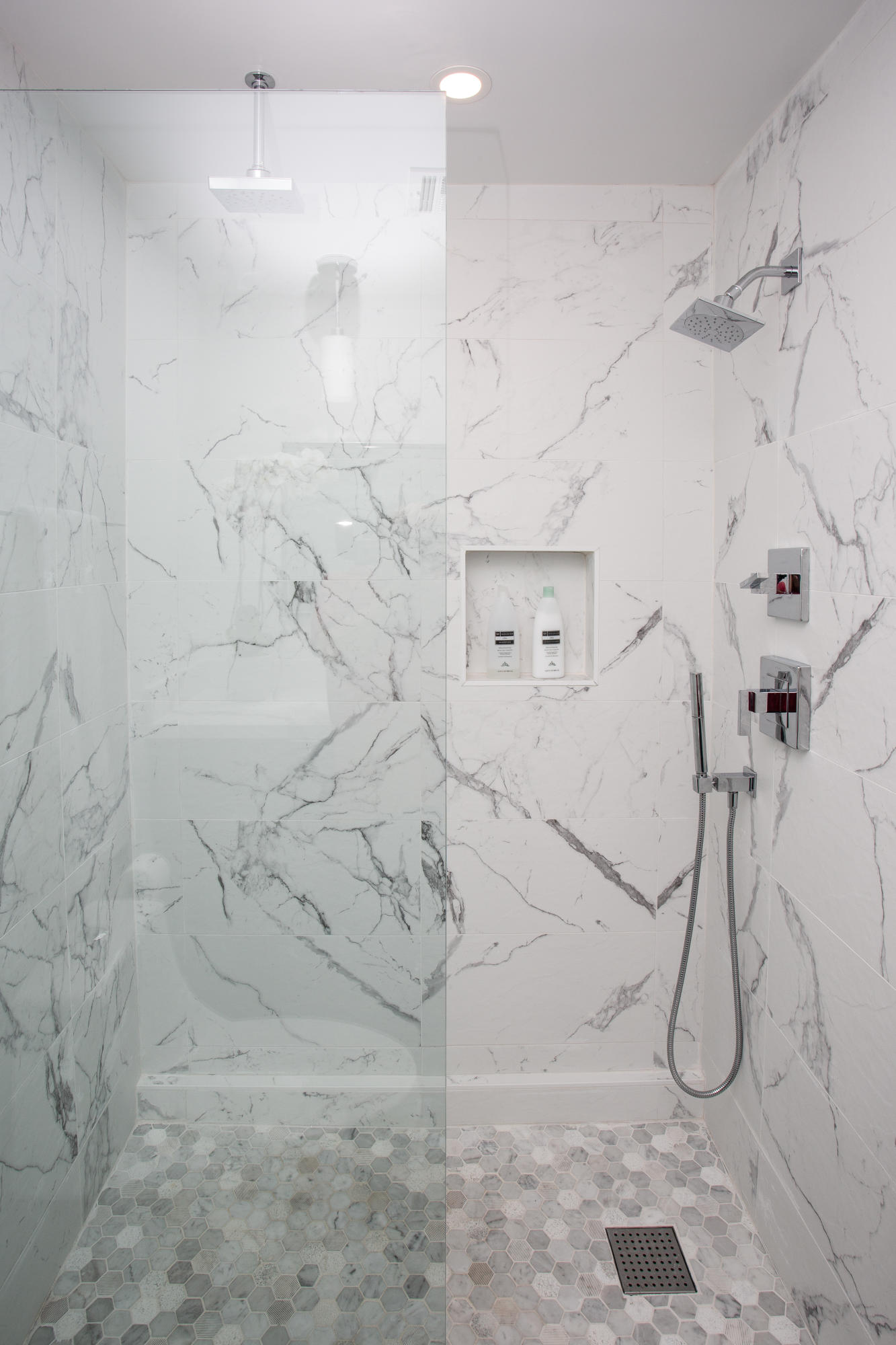 500 East Amado Road, Unit 111 Palm Springs, CA 92262 - Photo 26 of 48 a bathroom with a shower