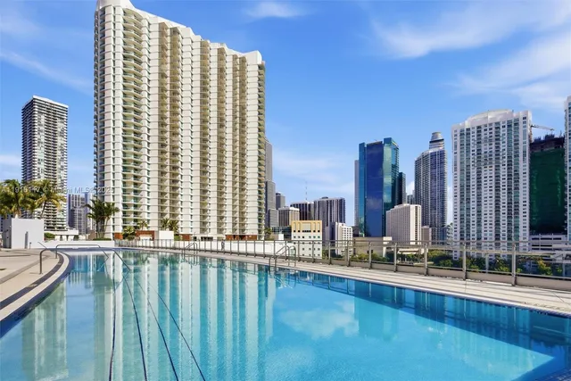 $4,500 | 92 Southwest 3rd Street, Unit 1604, Miami, FL 33130